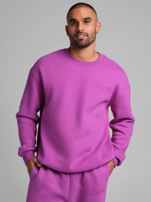 Minimalist Crew: Jared is 6’1” and wears a size L