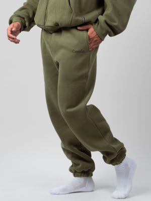 Cloud Sweatpants: Jared is 6'0" and wears a size M
