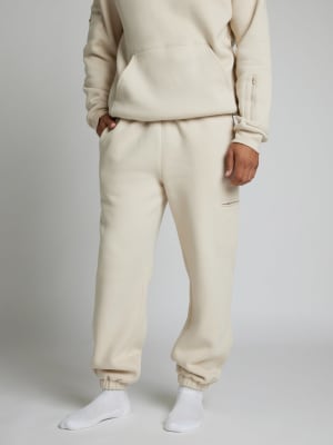 Airplane Mode Travel Sweatpants: Justin is 6’2” and wears a size XL