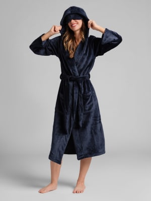 Do Not Disturb Dreamday™ Plush Robe: Nikki is 5'8” and wears a size XS/S