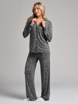 Luna Lounge PJ Set: Tyler is 5'9" and wears a size S