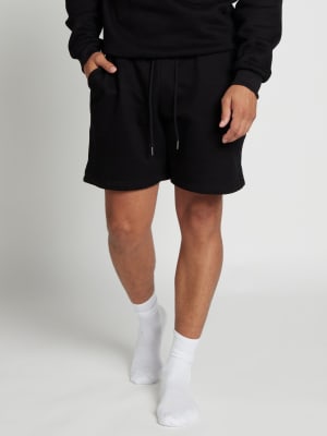 Basic Fleece Short: Justin is 6'2" and wears a size L