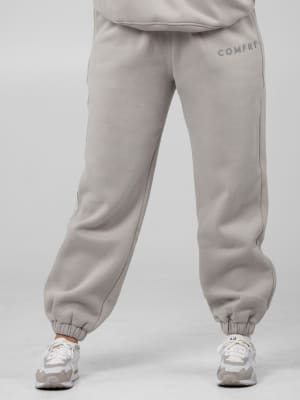 Tranquil Sweatpants: Lauren is 5’8” and wears a size M